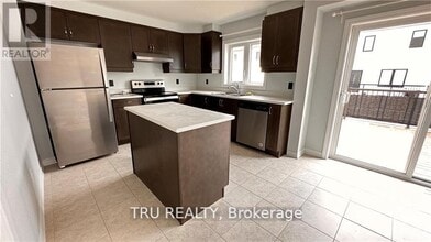 1694 Maple Grove Rd in Ottawa, ON - Building Photo - Building Photo