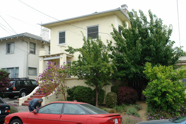 5451-5453 Manila Ave in Oakland, CA - Building Photo - Building Photo