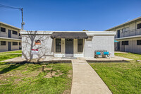 Mission Villas in San Antonio, TX - Foto de edificio - Building Photo