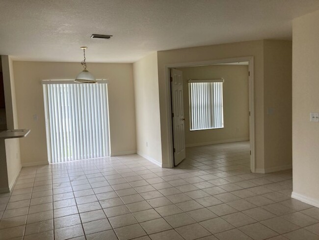 12 Wheaton Ln-Unit -A in Palm Coast, FL - Building Photo - Building Photo