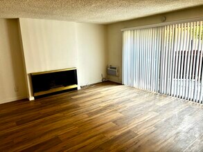 Villa Valencia Apartments in Arcadia, CA - Building Photo - Building Photo