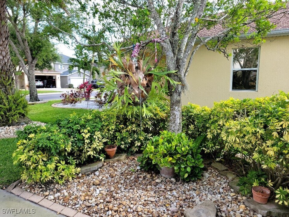 18167 Horizon View Blvd in Lehigh Acres, FL - Foto de edificio