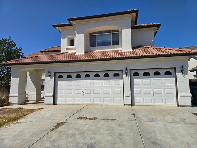 1842 Loma Linda Cir in Los Banos, CA - Building Photo - Building Photo