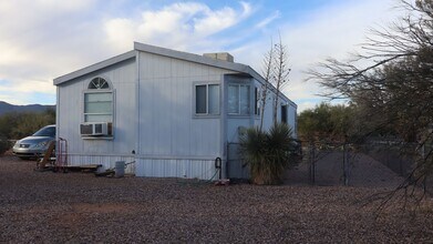 158 E Vía Platino in Huachuca City, AZ - Building Photo - Building Photo