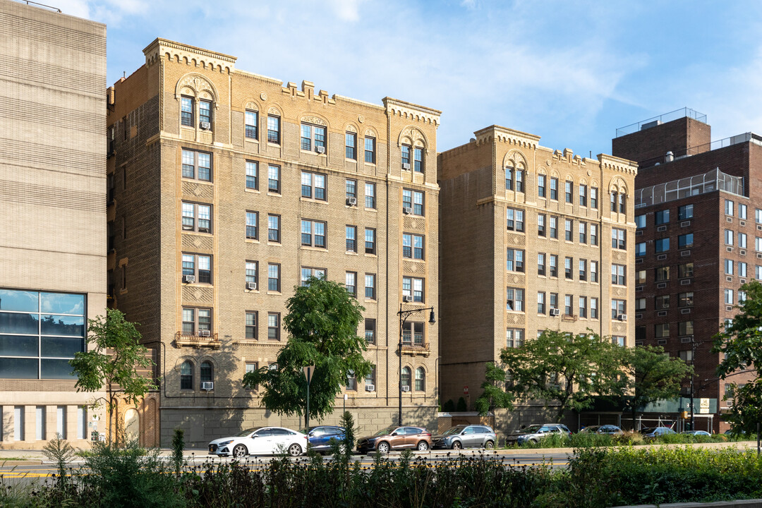 1100 Grand Concourse in Bronx, NY - Building Photo