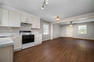 1151 Veterans Pkwy in Murfreesboro, TN - Foto de edificio - Building Photo
