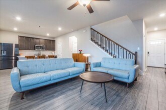 122 Fairmeadow Downs Dr in Hutto, TX - Building Photo - Building Photo