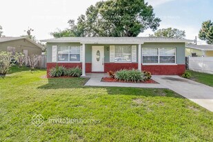 2136 Mary Sue St, Unit 14-302 in Largo, FL - Building Photo