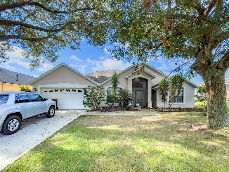 41 Nevada Loop Rd in Davenport, FL - Building Photo
