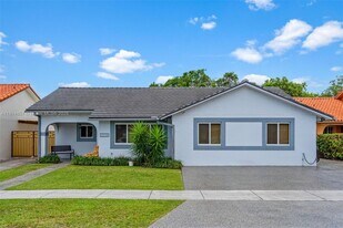 12724 NW 8th Ln in Miami, FL - Building Photo