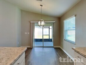 579 Lorient Drive in Eagle Lake, FL - Foto de edificio - Building Photo