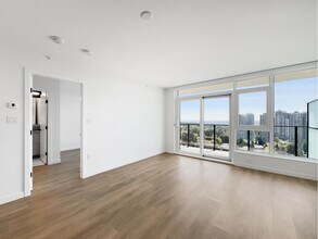 13738 Central Ave in Surrey, BC - Building Photo - Building Photo