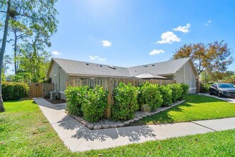 1106 Hyacinth Pl in Wellington, FL - Building Photo - Building Photo
