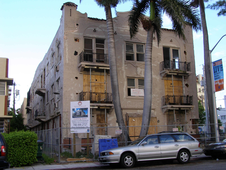 Neptune Apartments in Miami Beach, FL - Building Photo