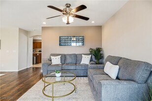 9065 Hanging Tapestry Ct in Las Vegas, NV - Building Photo