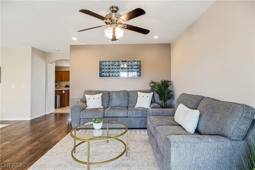 9065 Hanging Tapestry Ct in Las Vegas, NV - Building Photo