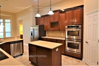 1390 Stellar Dr in Oviedo, FL - Foto de edificio - Building Photo