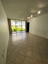 2539 Bayshore Dr-Unit -324A in Miami, FL - Foto de edificio - Building Photo