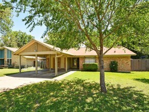 9003 Little Walnut Pkwy in Austin, TX - Building Photo - Building Photo