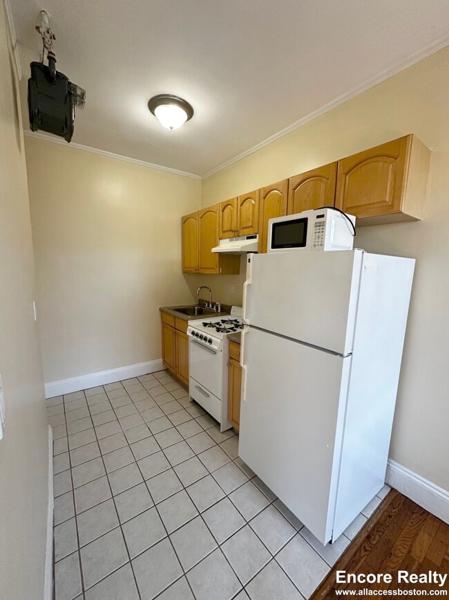 1637 Commonwealth Ave, Unit 7 in Boston, MA - Building Photo - Building Photo