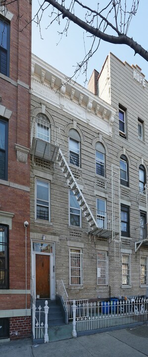 1588 Eastern Pky in Brooklyn, NY - Foto de edificio