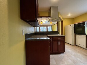 5535 SE Stark St in Portland, OR - Building Photo - Building Photo