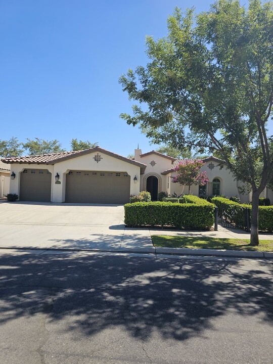 12613 Lincolnshire Dr in Bakersfield, CA - Building Photo