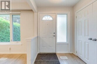 1867 Sandgate Crescent in Mississauga, ON - Building Photo - Building Photo