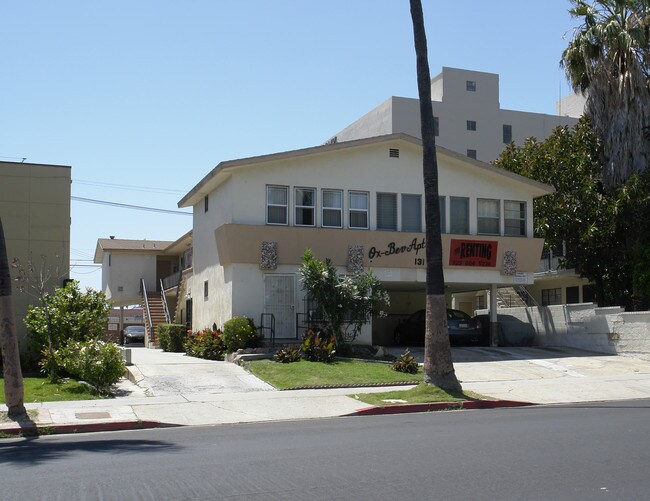 131 S Oxford Ave in Los Angeles, CA - Foto de edificio - Building Photo