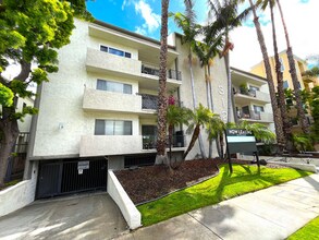 312 S. Willaman Drive in Los Angeles, CA - Foto de edificio - Building Photo