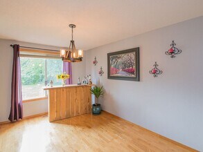 1810 NE Estate Dr in Hillsboro, OR - Building Photo - Building Photo