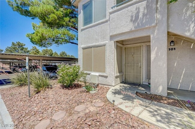 5196 Mandalay Springs Dr in Las Vegas, NV - Building Photo - Building Photo