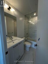 225 Commerce St in Vaughan, ON - Building Photo - Building Photo