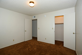 Cabernet Apartments in Red Bluff, CA - Building Photo - Interior Photo