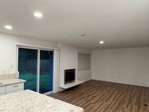 11995 SW Settler Way in Beaverton, OR - Building Photo - Building Photo