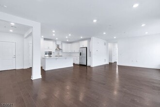 11 Veterans Wy in Morris Plains, NJ - Building Photo - Building Photo