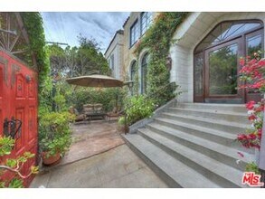 1909 N Commonwealth Ave in Los Angeles, CA - Building Photo - Building Photo