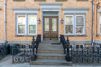 349 7th St in Jersey City, NJ - Building Photo - Building Photo