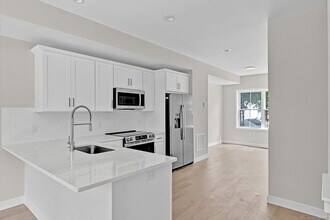 70 Whiting St in Plainville, CT - Building Photo - Building Photo