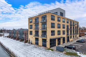 Banta Village in Menasha, WI - Foto de edificio - Building Photo