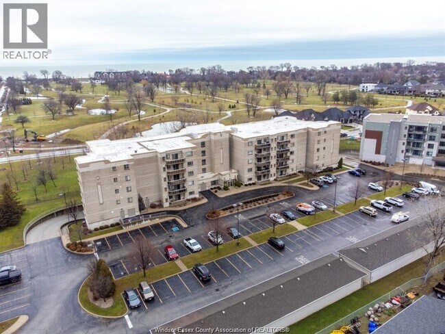 200 Manning Rd in Tecumseh, ON - Building Photo - Building Photo