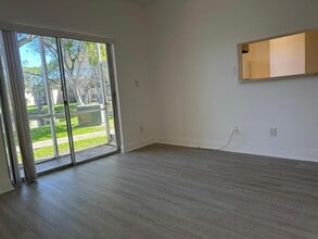 651 Cypress Lake Blvd, Unit I19 in Deerfield Beach, FL - Building Photo - Building Photo