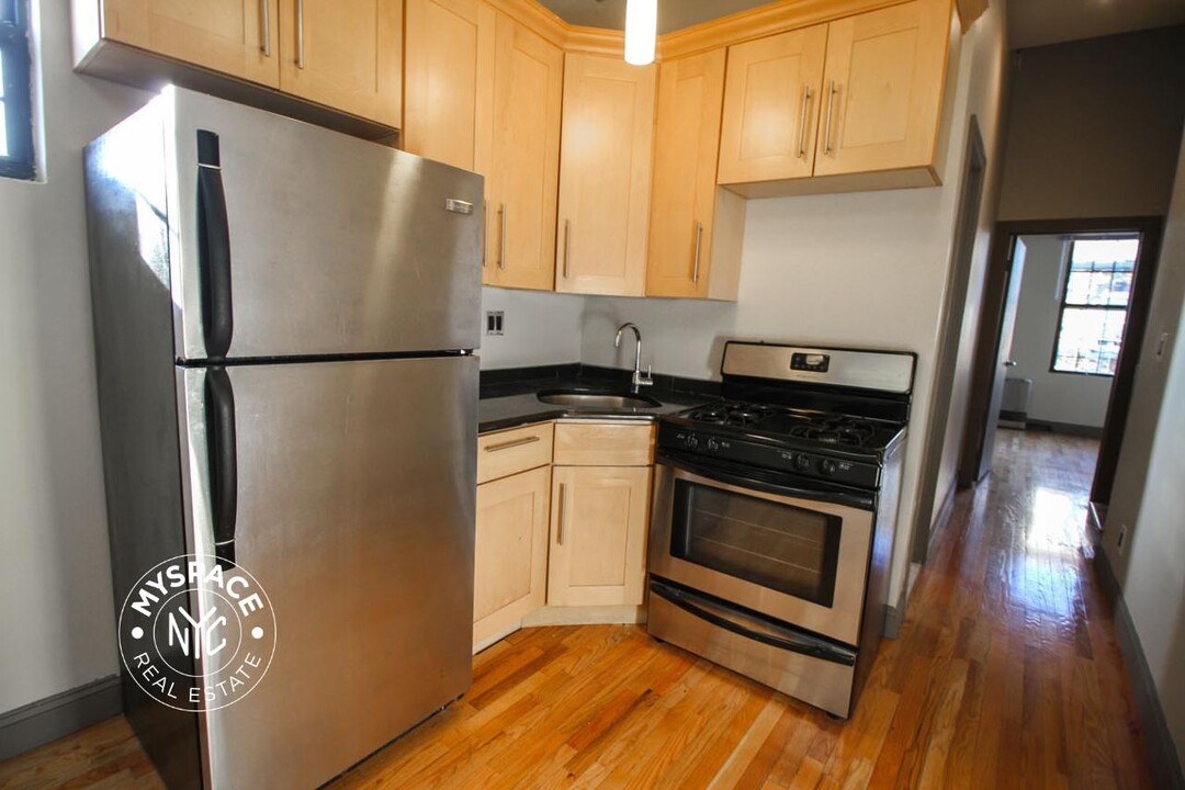 1248 Dekalb Ave, Unit 3L in Brooklyn, NY - Building Photo