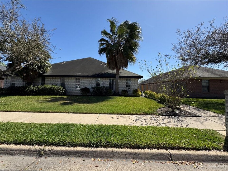 918 Stonehaven Blvd in Edinburg, TX - Building Photo