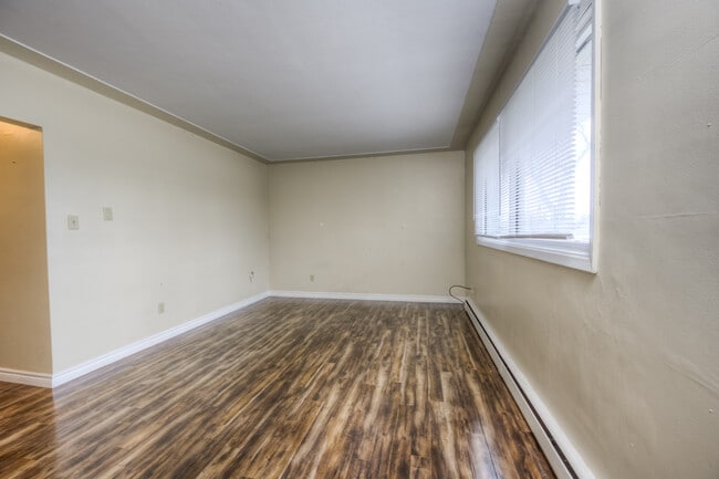 75 Highland Rd E in Kitchener, ON - Building Photo - Building Photo