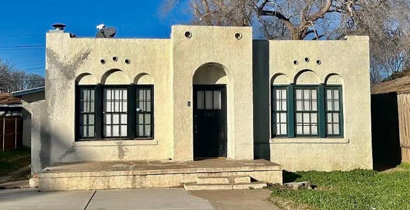2406 21st St in Lubbock, TX - Building Photo