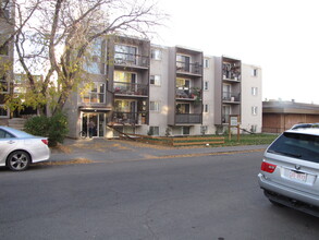 1815 16A St SW in Calgary, AB - Building Photo - Building Photo