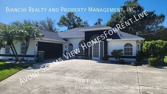 692 Rotonda Cir in Rotonda West, FL - Building Photo