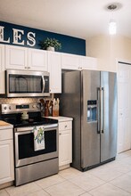 9175 Celeste Dr, Unit 105 in Naples, FL - Foto de edificio - Building Photo