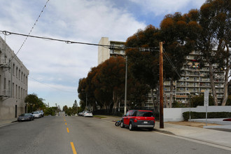 Harbor Towers in San Pedro, CA - Building Photo - Building Photo